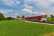 AKN-Triebwagen am Bedarfshaltepunkt Bokholt (Linie A3) in Schleswig-Holstein