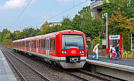 Fotomontage: S-Bahn auf AKN-Strecke am Haltepunkt Burgwedel in Hamburg