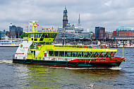 Hafenfähre Oortkaten auf Tauffahrt in Hamburg
