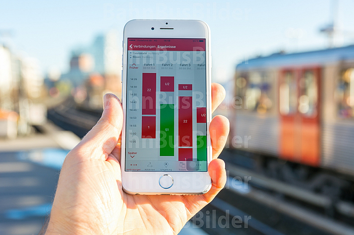 Die HVV-App zeigt Bahn-ÖPNV-Verbindungen in Hamburg an