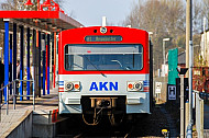 AKN-Triebwagen im Bahnhof Hamburg-Schnelsen
