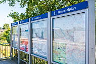 Fahrgastinformationsvitrinen im Bahnhof Horst in Schleswig-Holstein