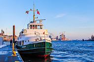 Hafenfähre Kirchdorf - das historische Typschiff der Hadag am Betriebsanleger in Hamburg