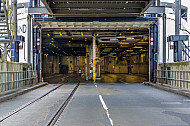 Das leere Eisenbahn- und LKW-Deck der Scandlines-Fähre 