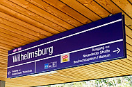 Stationsschild am S-Bahnhof Wilhelmsburg in Hamburg