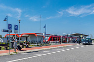 Regionalbahn im Bahnhof Burg auf Fehmarn