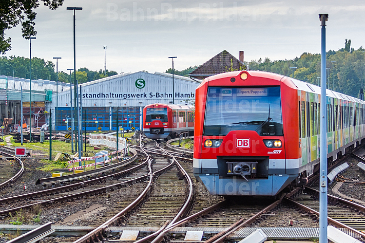 Ein S-Bahn-Zug steht vor dem S-Bahn-Betriebswerk in Hamburg-Ohlsdorf 