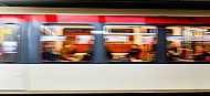 U-Bahn im Tunnelbahnhof Jungfernstieg in Hamburg