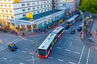 Metrobusse an der Osterstraße in Hamburg aus der Vogelperspektive