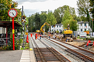 Gleisbauarbeiten der AKN an einem Bahnübergang in Burgwedel in Hamburg