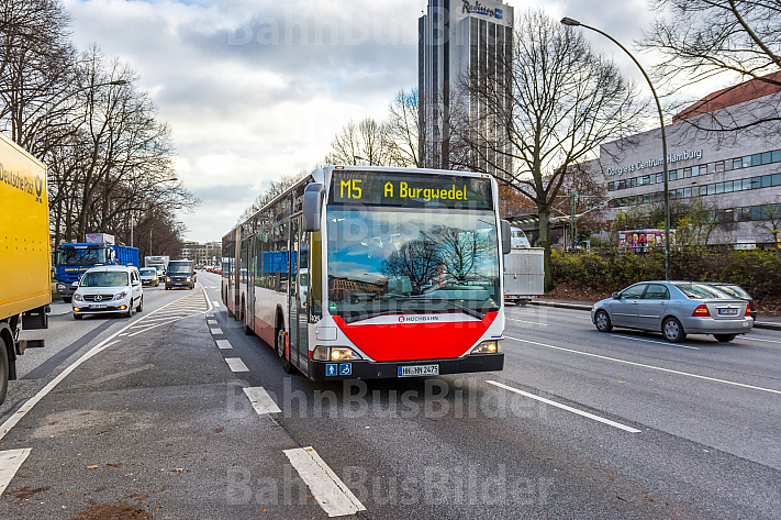 Metrobus 5 am Dammtor in Hamburg