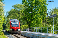 Regionalzug (Sonderzug) am 2013 neu eröffneten Haltepunkt Schulen am Langsee in Kiel