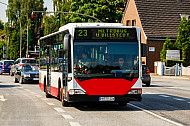 Metrobus der Linie M23 auf der Kollaustraße in Hamburg