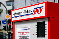 Fahrkartenautomat an Bushaltestelle in Hamburg