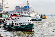 Die beiden historischen Hafenfähren Kirchdorf und Bergedorf in Hamburg