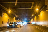 Autoverkehr im Wallringtunnel am Hauptbahnhof in Hamburg