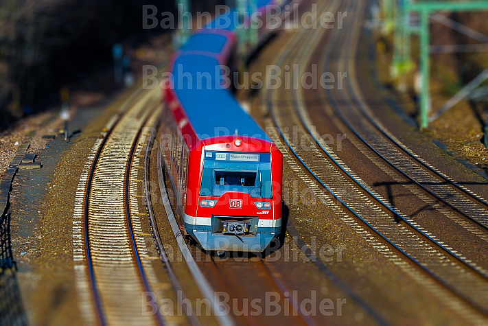 S-Bahn am Berliner Tor in Hamburg