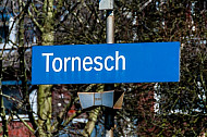 Stationsschild am Bahnhof Tornesch in Schleswig-Holstein