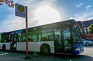 Metrobus der Linie M21 am Schenefelder Platz in Hamburg