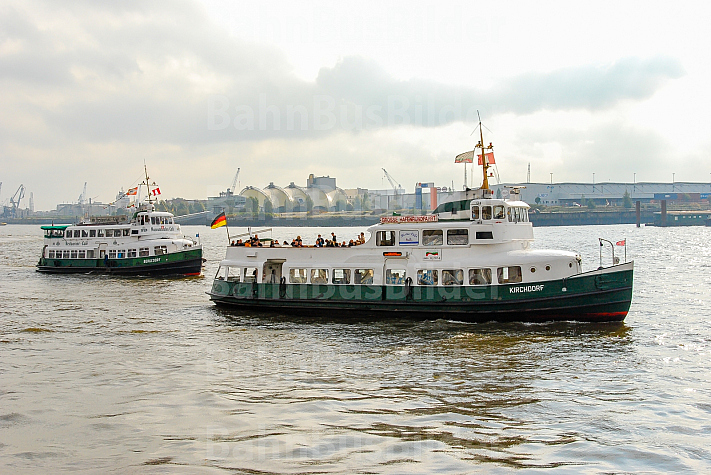 Die beiden historischen Hafenfähren Kirchdorf und Bergedorf in Hamburg