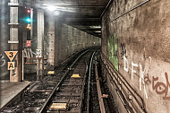 Ein U-Bahn-Tunnel in Hamburg aus Sicht eines U-Bahn-Fahrers