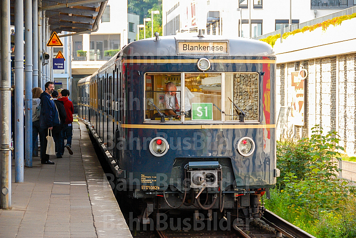 Historische S-Bahn in Hamburg-Blankenese