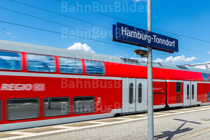 Regionalbahn im Bahnhof Hamburg-Tonndorf