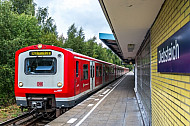 S-Bahn im Bahnhof Diebsteich in Hamburg