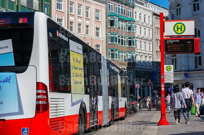 Bus am Gänsemarkt in Hamburg