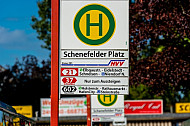 Haltestellenschild am Schenefelder Platz in Hamburg