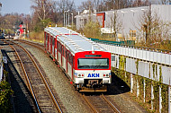 AKN-Triebwagen am Bahnhof Eidelstedt-Zentrum in Hamburg