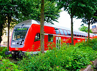 Doppelstock-Sonderzug am Bahnhof Tornesch in Schleswig-Holstein