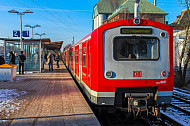 S-Bahn im Winter im Bahnhof Hamburg-Eidelstedt