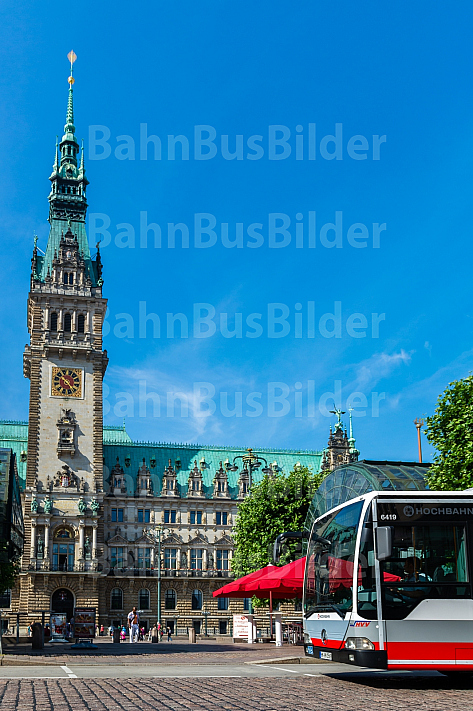Schnellbus am Hamburger Rathausmarkt
