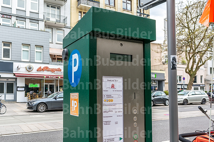 Ein Parkscheinautomat in der Osterstraße in Hamburg