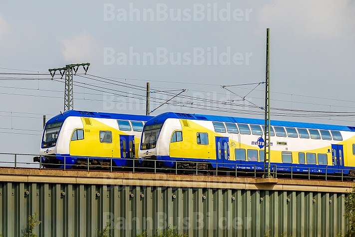 Metronom-Züge in der HafenCity in Hamburg