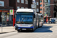 XXL-Bus der Hochbahn am Siemersplatz