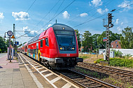 Regionalzug mit Graffiti in Wrist in Schleswig-Holstein