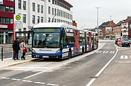 XXL-Metrobus der Linie M5 an der Haltestelle Gärtnerstraße in Hamburg