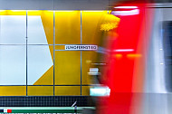 U-Bahn mit Bewegungsunschärfe in Hamburg