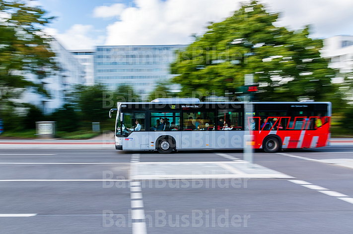 Metrobus der Linie M22 bei Hagenbecks Tierpark in Hamburg