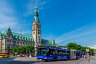 Bus der Linie 109 am Rathausmarkt in Hamburg