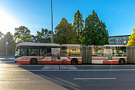 XXL-Bus der Linie M5 am Bezirksamt Eimsbüttel in Hamburg