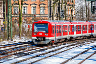 S-Bahn im Schnee auf der Verbindungsbahn in Hamburg
