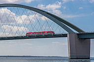 Regionalbahn auf der Fehmarnsundbrücke