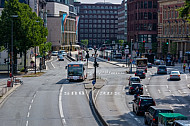 Schnellbus am Stephansplatz in Hamburg 