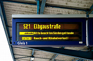 Fahrzielanzeiger bei der S-Bahn in Hamburg