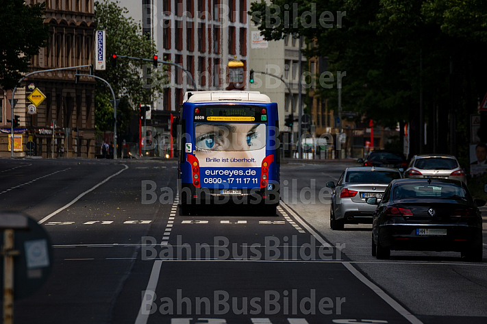 Busbeschleunigung: Metrobus auf Bus-Sonderspur am Dammtor in Hamburg