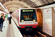 U-Bahn im Tunnelbahnhof Hauptbahnhof Nord in Hamburg