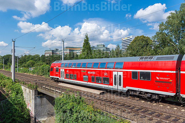 Regionalzug bei Hasselbrook in Hamburg